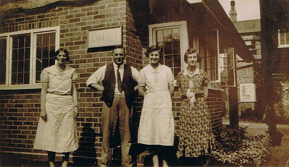 W B Hearne &amp; Office Girls c 1930's