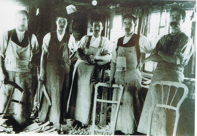 Bench Men at Penn Street 1910.jpg
